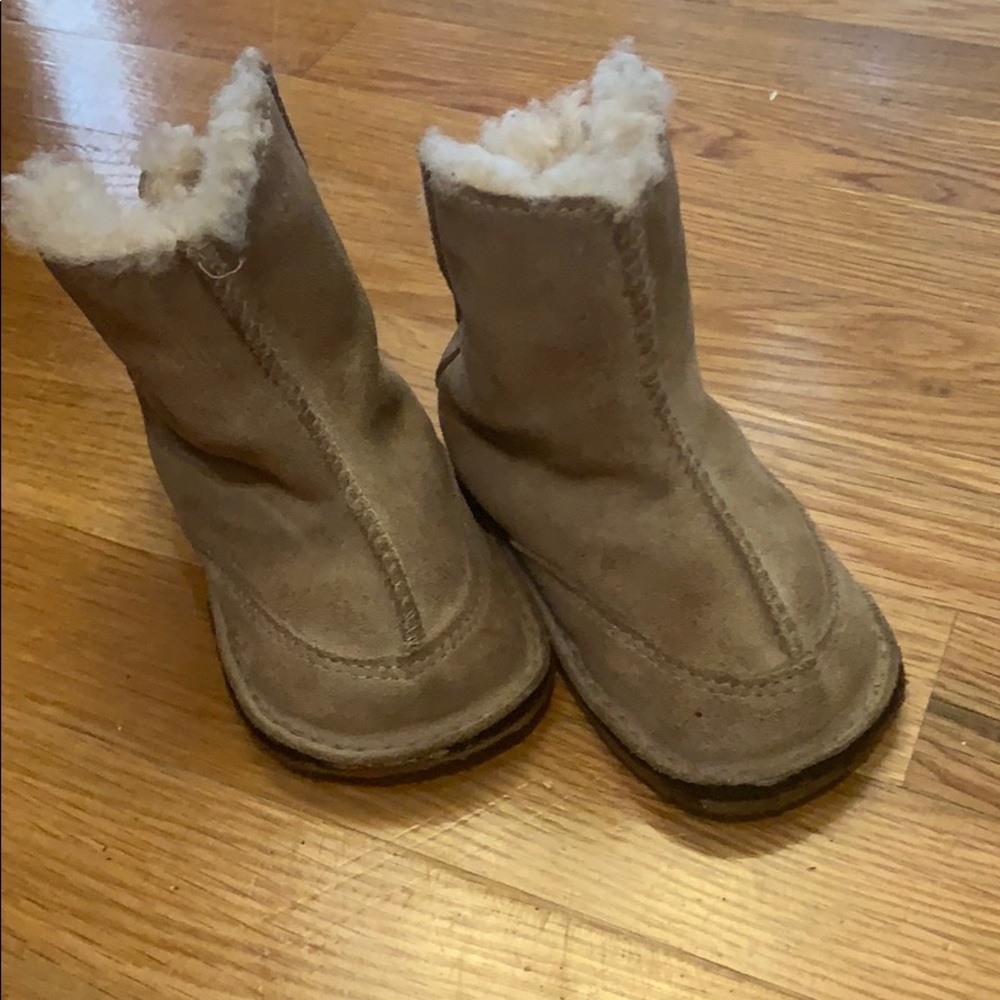 Ugg lace tie back size M